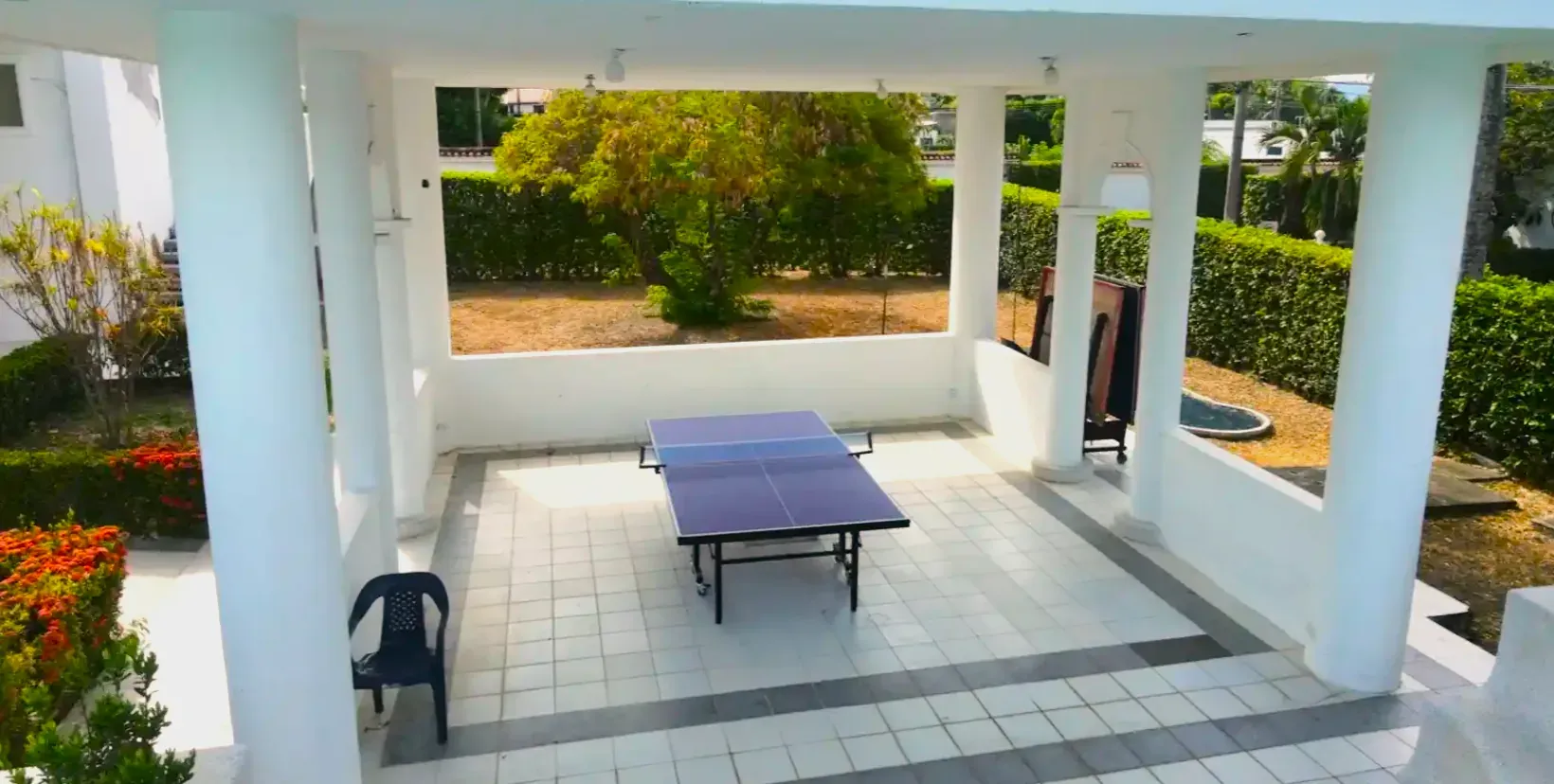Kiosco del condominio con mesa de ping pong