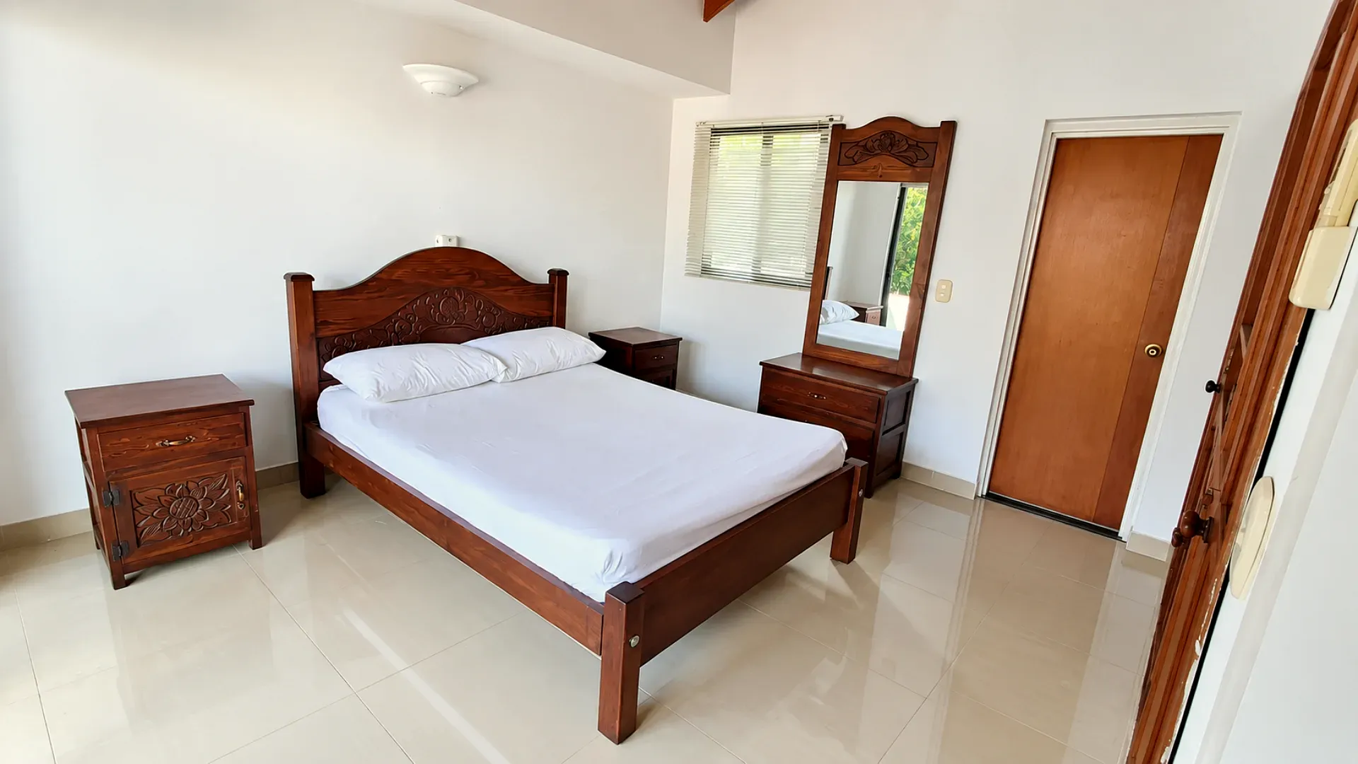 Habitación con cama doble